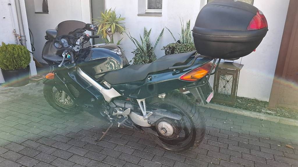 Honda Strasse: Honda VFR 800 a vendre – Gebraucht aus Lonay von Squillace 1