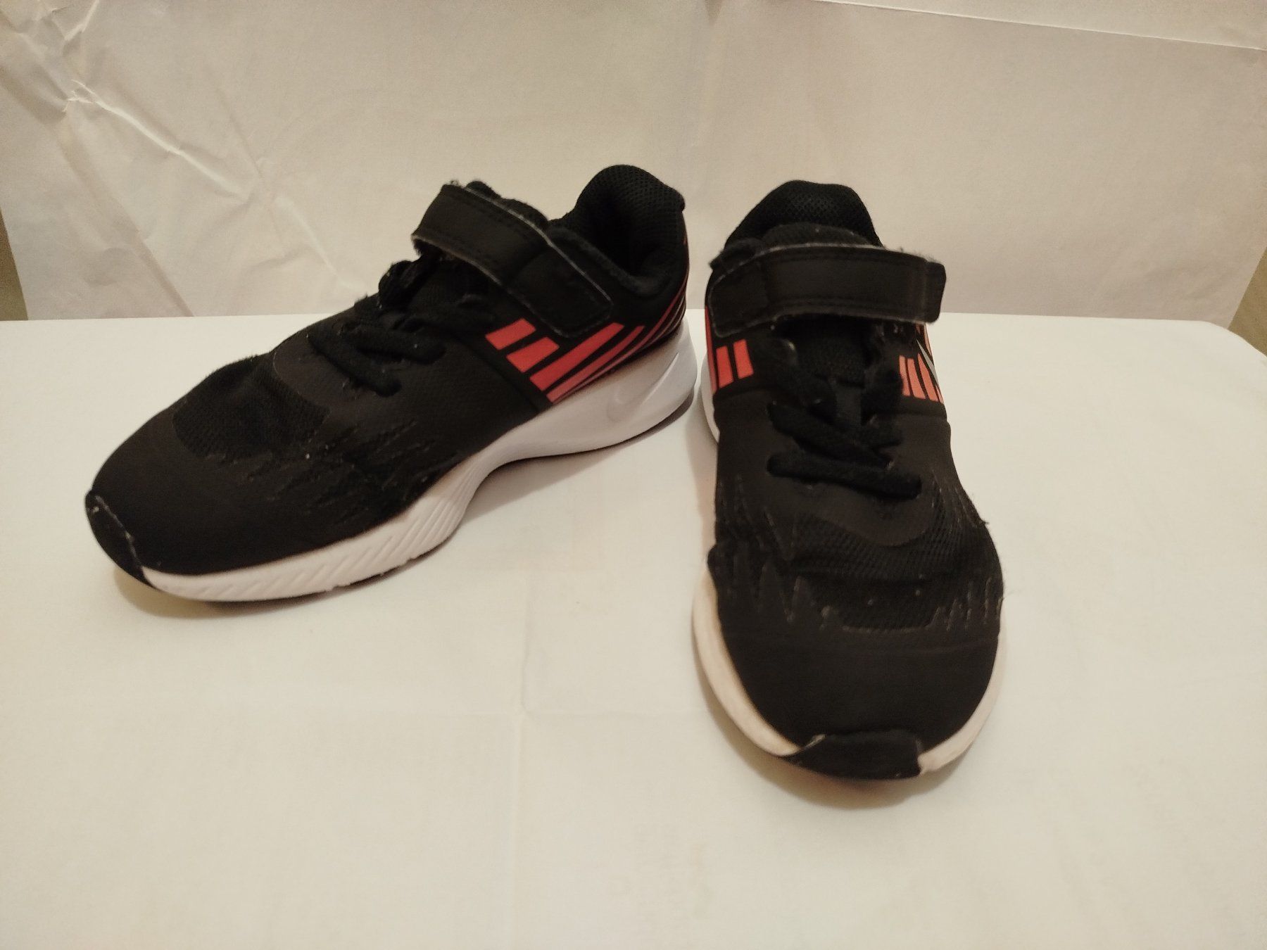 Nike Scarpe per ragazzi: Nike Star Runner Kinderschuhe, Grösse 30 – Usato da Oberhofen am Thunersee venduto da jojozurich 1