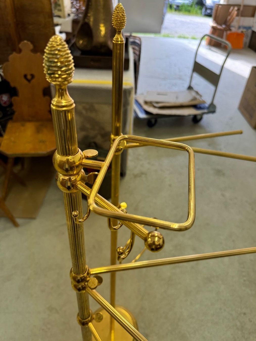 Sonstige Dekorationen & Accessoires: Elegant Vintage Brass Towel Racks – Gebraucht aus Gsteig b. Gstaad von Auctionly 3