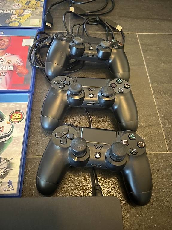 Sony Consoles: PS4 mit 3 Controllers und 11 Games – D'occasion à Regensdorf par Young_P90 2