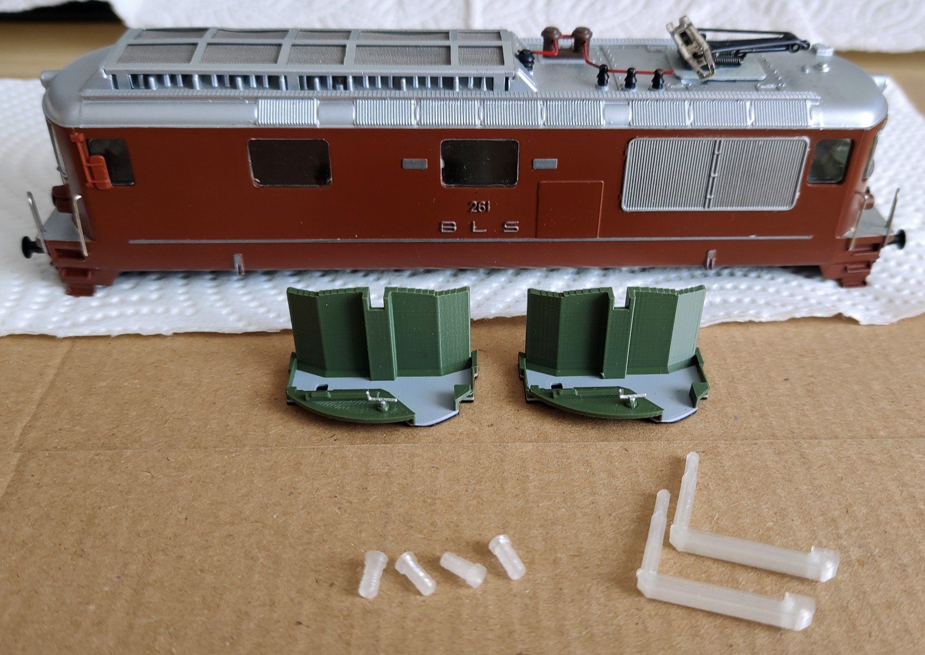 Hag Modellini di ferrovie: Führerstände und Lichtleiter Hag BLS Re 4/4 – Nuovo (secondo la descrizione) da Münsingen venduto da Rufer34 1