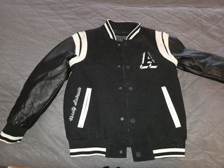 Coole College Jacke Gr. 140, Schwarz mit Lederärmeln!