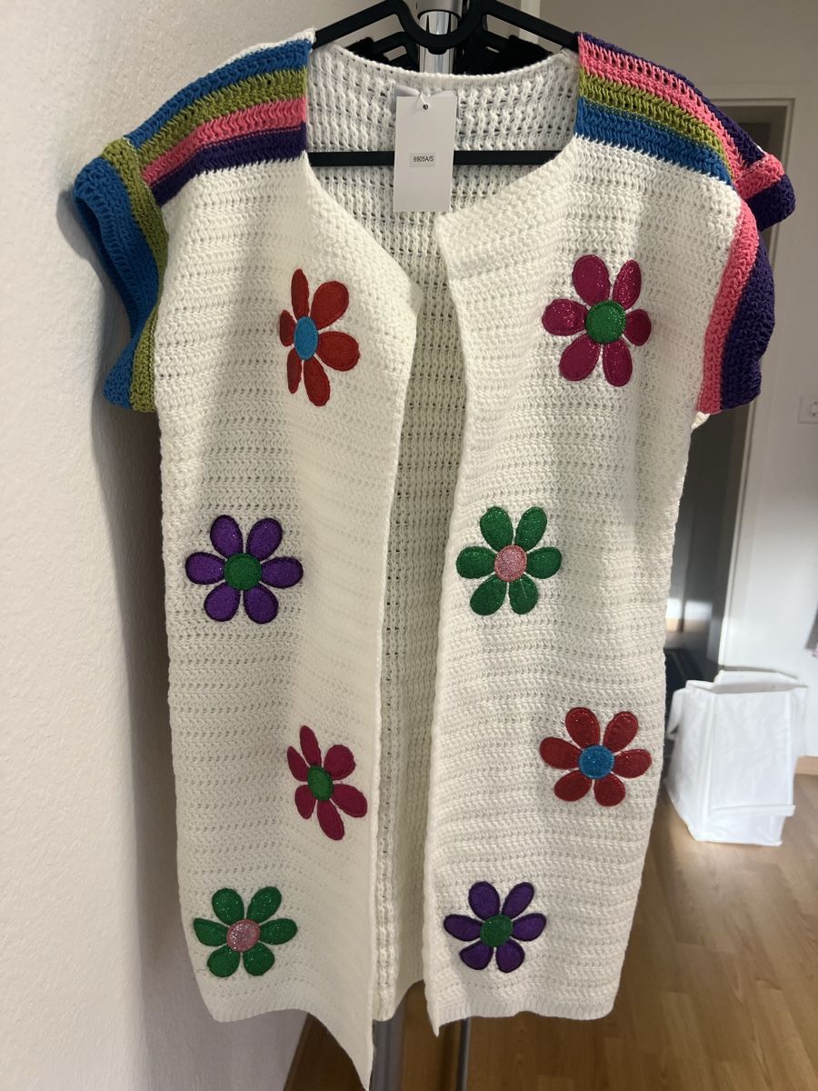 Gilets & Westen: Häkelweste weiss mit Blumenmuster – Gebraucht aus Zürich von R1908