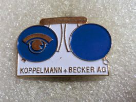 Ansteckpin 243: Koppelmann + Becker