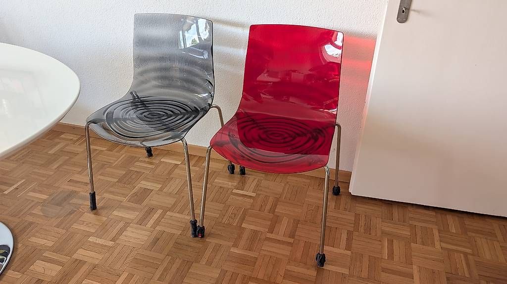 Tavoli: Ovaler Tisch mit 4 Stühlen inkl Socken – Usato da Jona venduto da RahelRadisli 1