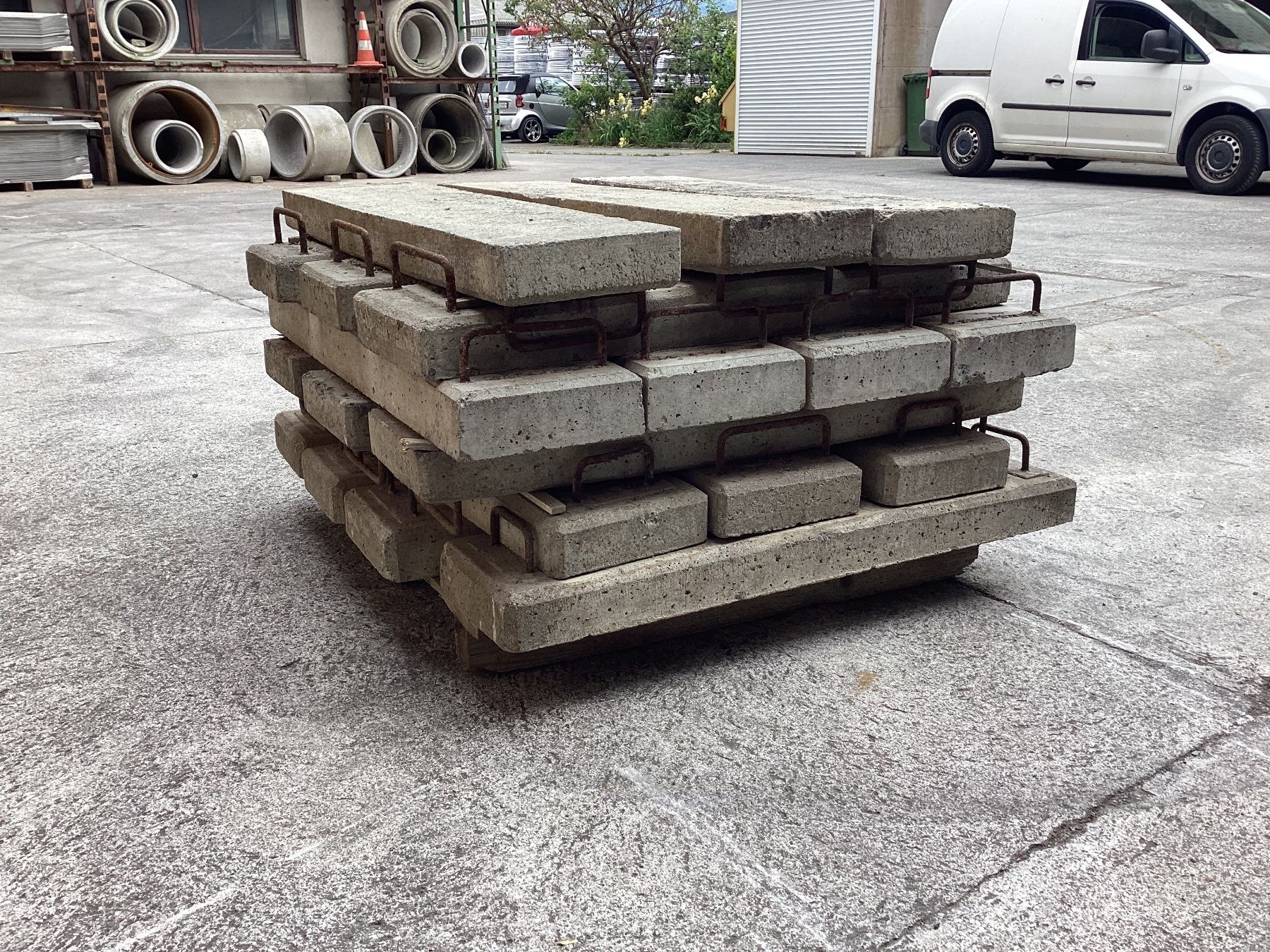 Piatti di portata: Abdeckplatten für Kabelschächte – Usato da niederurnen venduto da Hagugelmann 2
