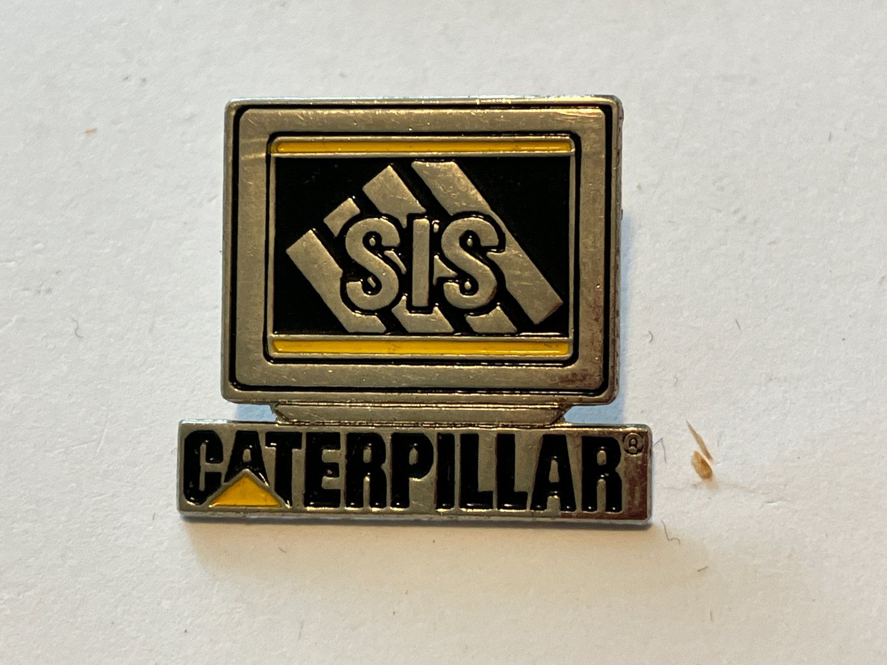 Placchette & Badge: 1 Pin Caterpillar SIS – Usato da Basel venduto da djwwpp