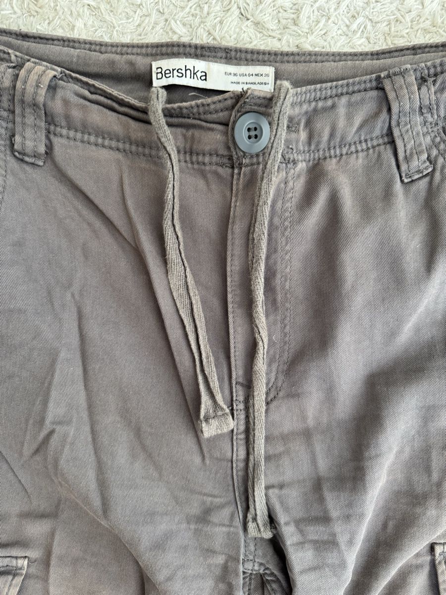Bershka Pantaloni: Bershka Cargo Hose, grau, Grösse 36 – Usato da Gächlingen venduto da anjuli_123 2