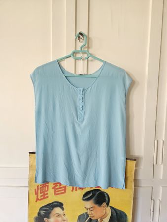 Luftiges 100% Seide Vintage Seidentop in hellblau Gr. M