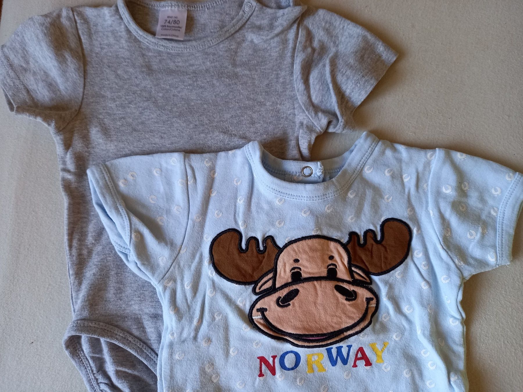 Biancheria intima: Set 2 Baby Kurzarm Bodies Gr. 74 / 80 – Usato da Unterengstringen venduto da saraman 2