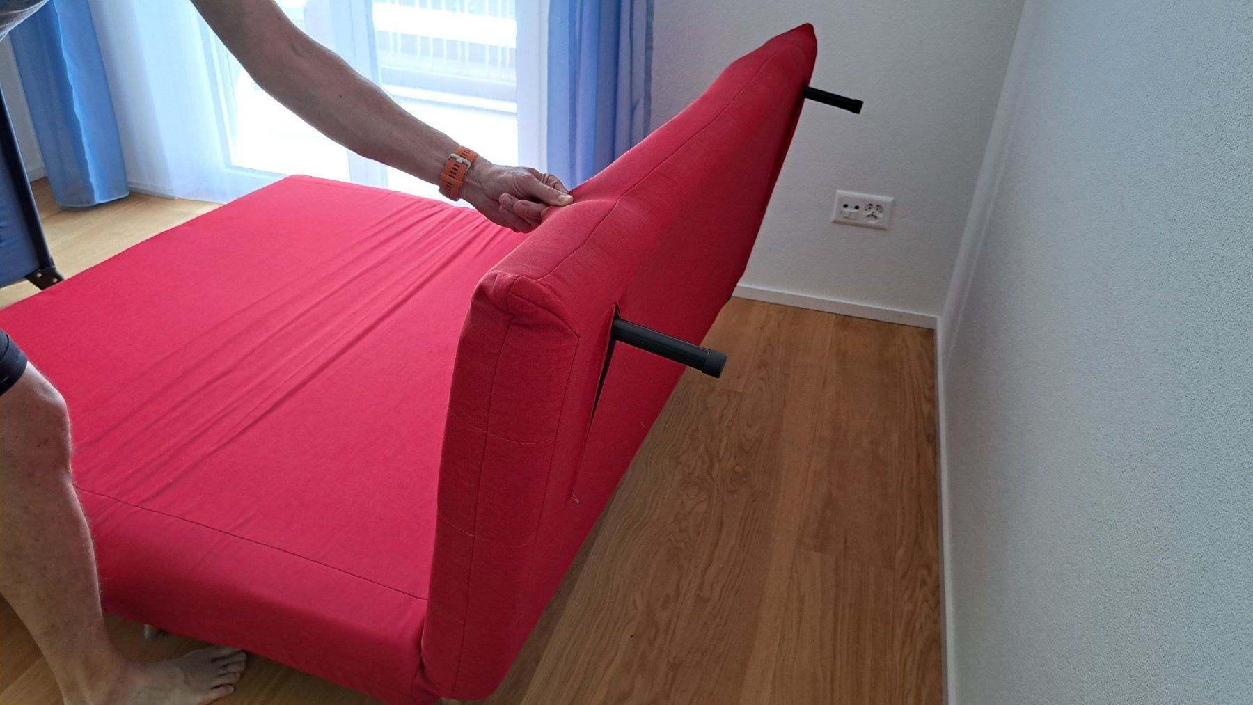 Livique Sofas: Schlafsofa rot 2-Sitzer guter Zustand – D'occasion à Gähwil par mcg_82jw 3