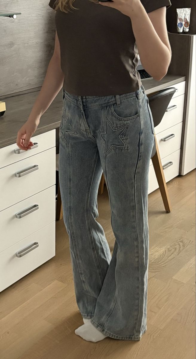 Jeans: Helle Jeans mit Sternen – Gebraucht aus Laufenburg von emi_fnw9 1