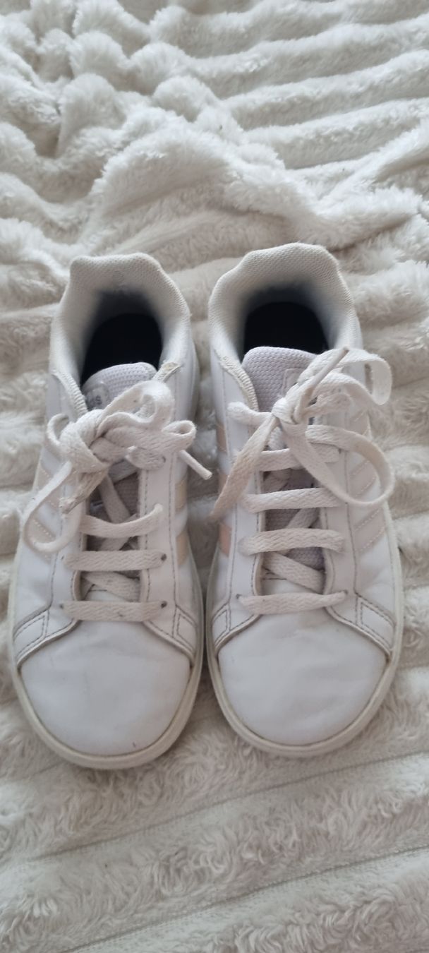 Adidas Schuhe für Jungen: Basket Adidas blanche argenté 32  – Gebraucht aus Biel/Bienne von nai_6852 1