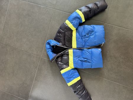 Daunenjacke blau schwarz Grösse 136