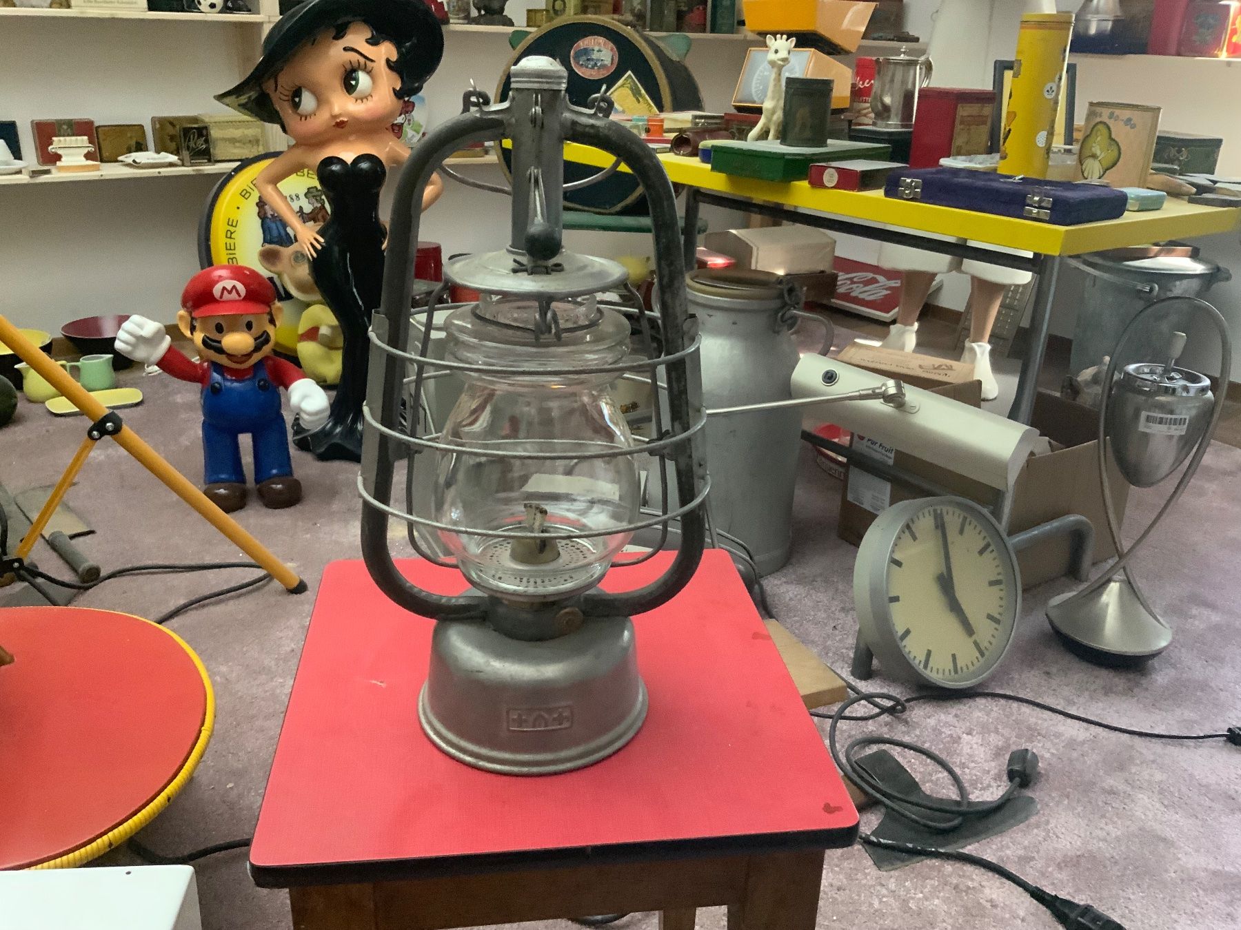 Schweizer Armee Lampen: Antike Bunker Lampe – Gebraucht aus Willisau von Minali