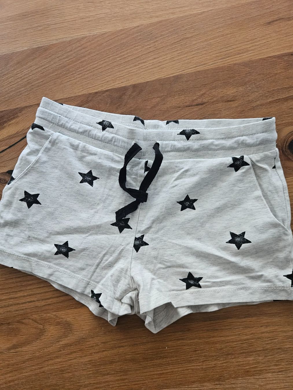 H&M Pantaloni: H&M Shorts Gr. 140-146 – Usato da Engelburg venduto da ynnoc19