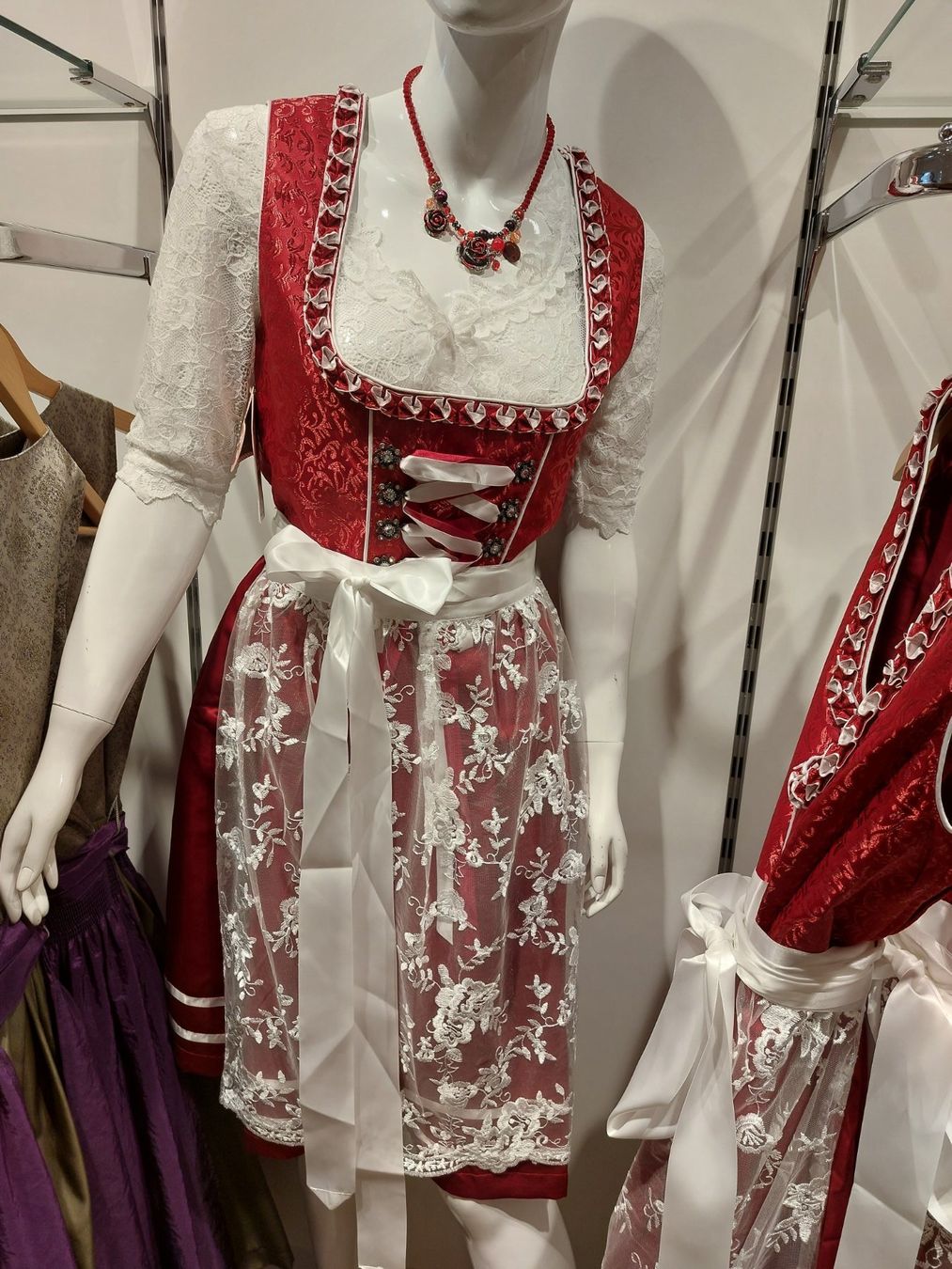 Kleider: Dirndl- neu, wunderschön – Neu und originalverpackt aus Bergdietikon von mpetrova01