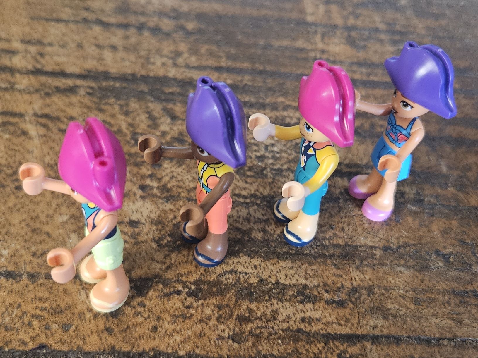 Lego Kit di costruzioni: lego lot de 4 figurines   – Usato da Confignon venduto da Ecrofigs 2