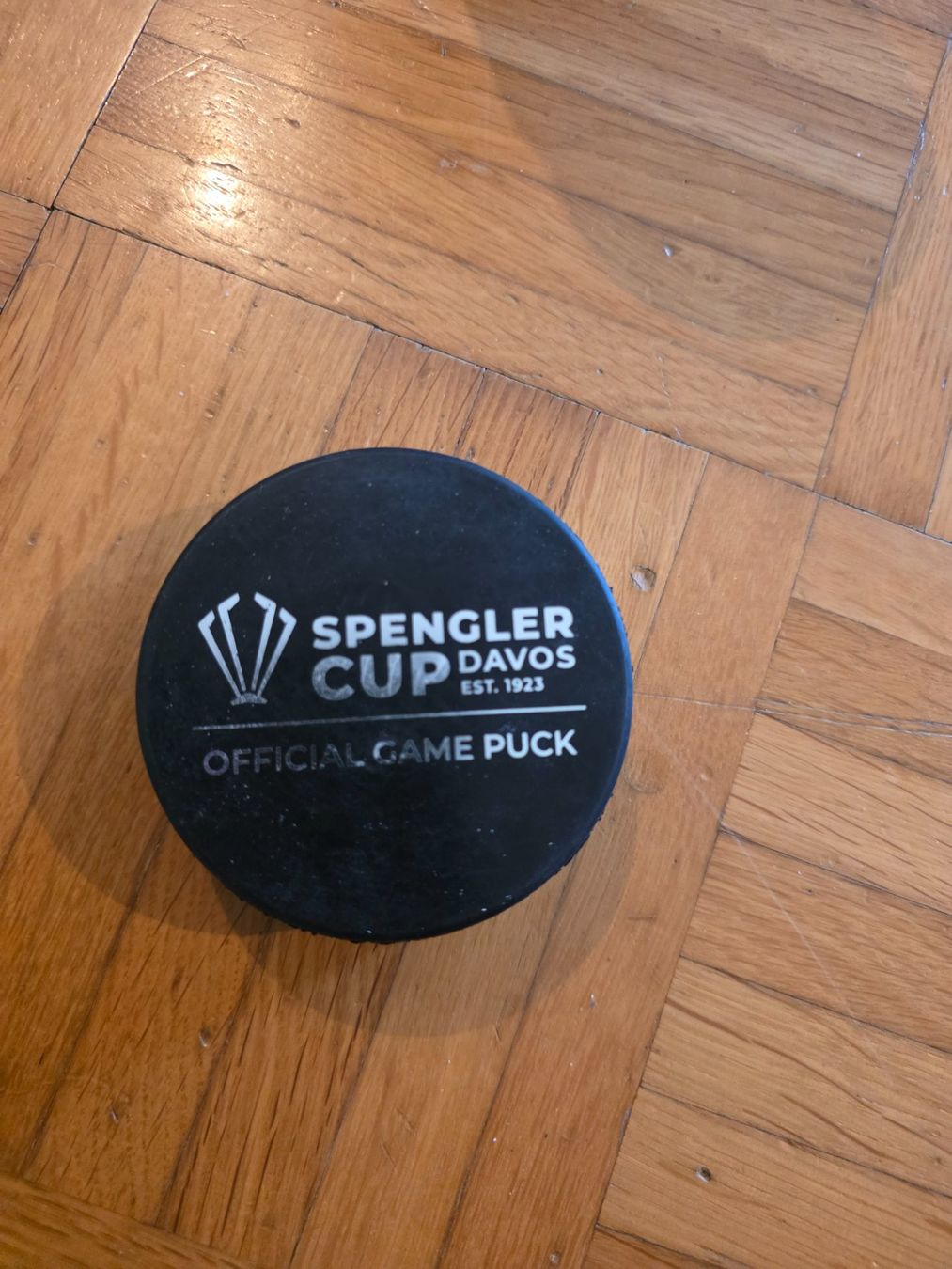 Palloni: Spengler Cup Davos 2023 Puck Eishockey – Usato da Dorf venduto da Echo_Elements 1