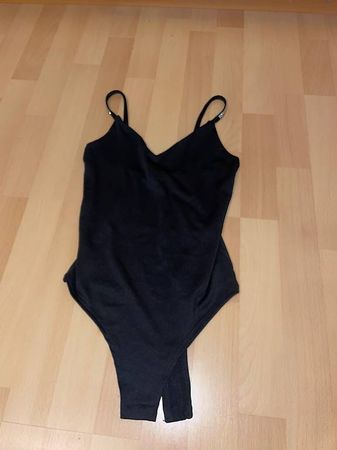 Schwarzer Body mit Strass Träger XS