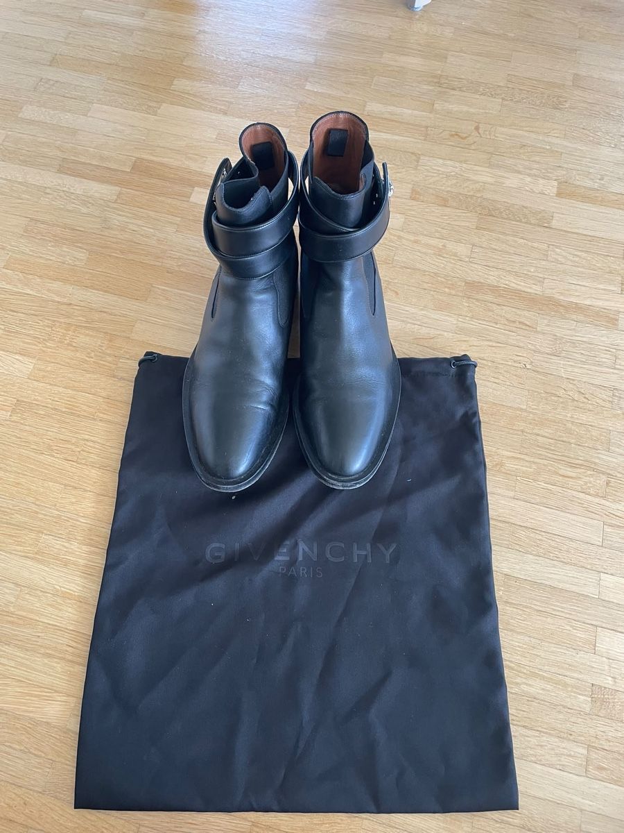 Givenchy Scarpe da donna: Givenchy Stiefel Leder – Usato da Sonnental venduto da cantona1 2