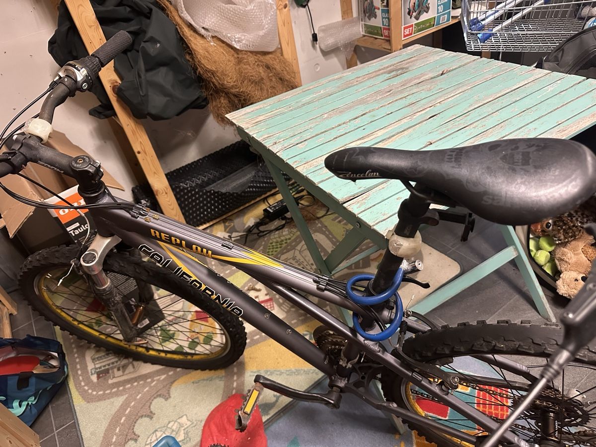 Vélos: Velos  – Défectueux à Einsiedeln par sus_m86s