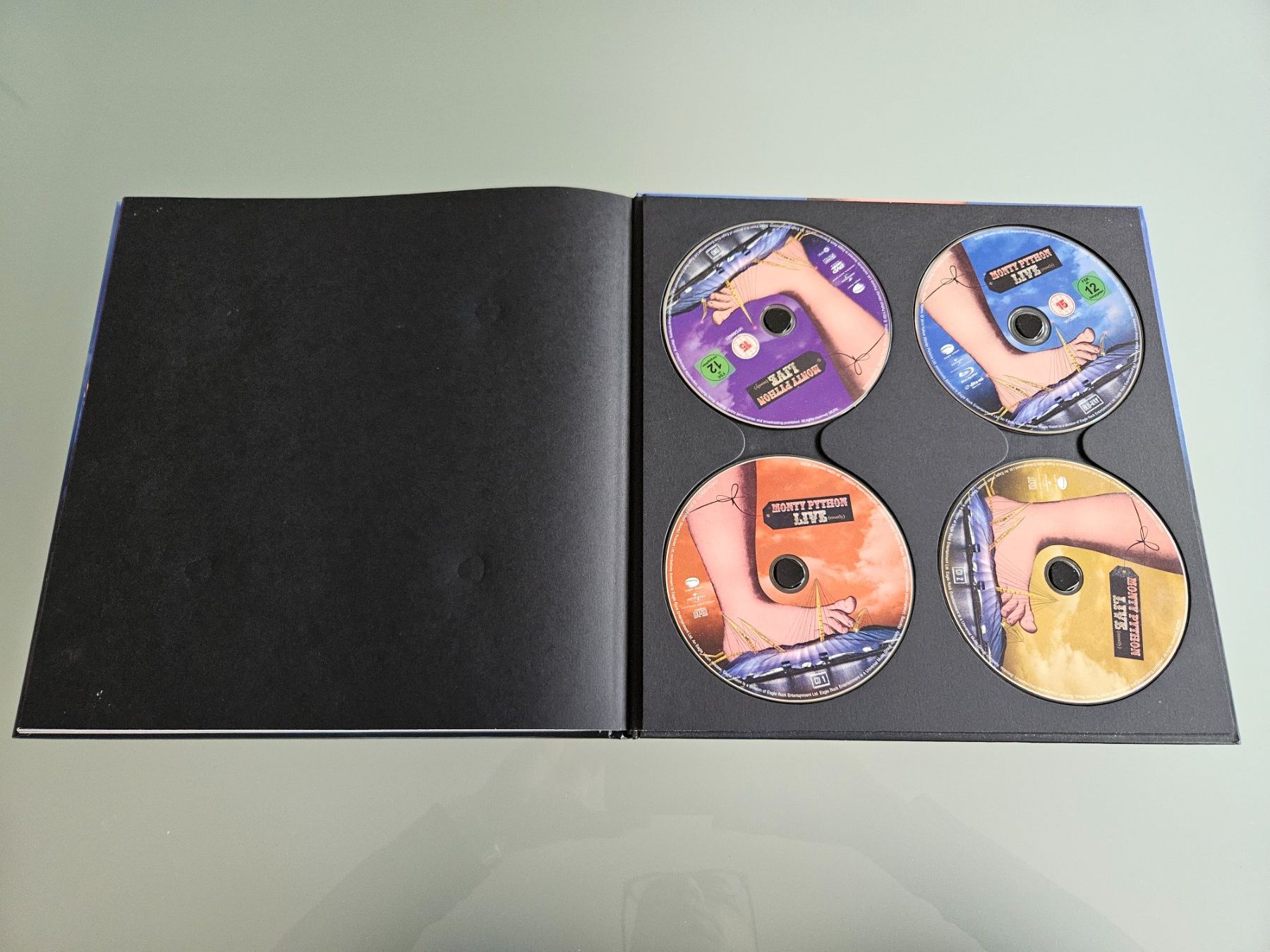 Alle DVDs: Monty Python Live (Mostly) 2x CD + DVD + Blu-Ray + Buch – Gebraucht aus Herzogenbuchsee von zloplio72 6