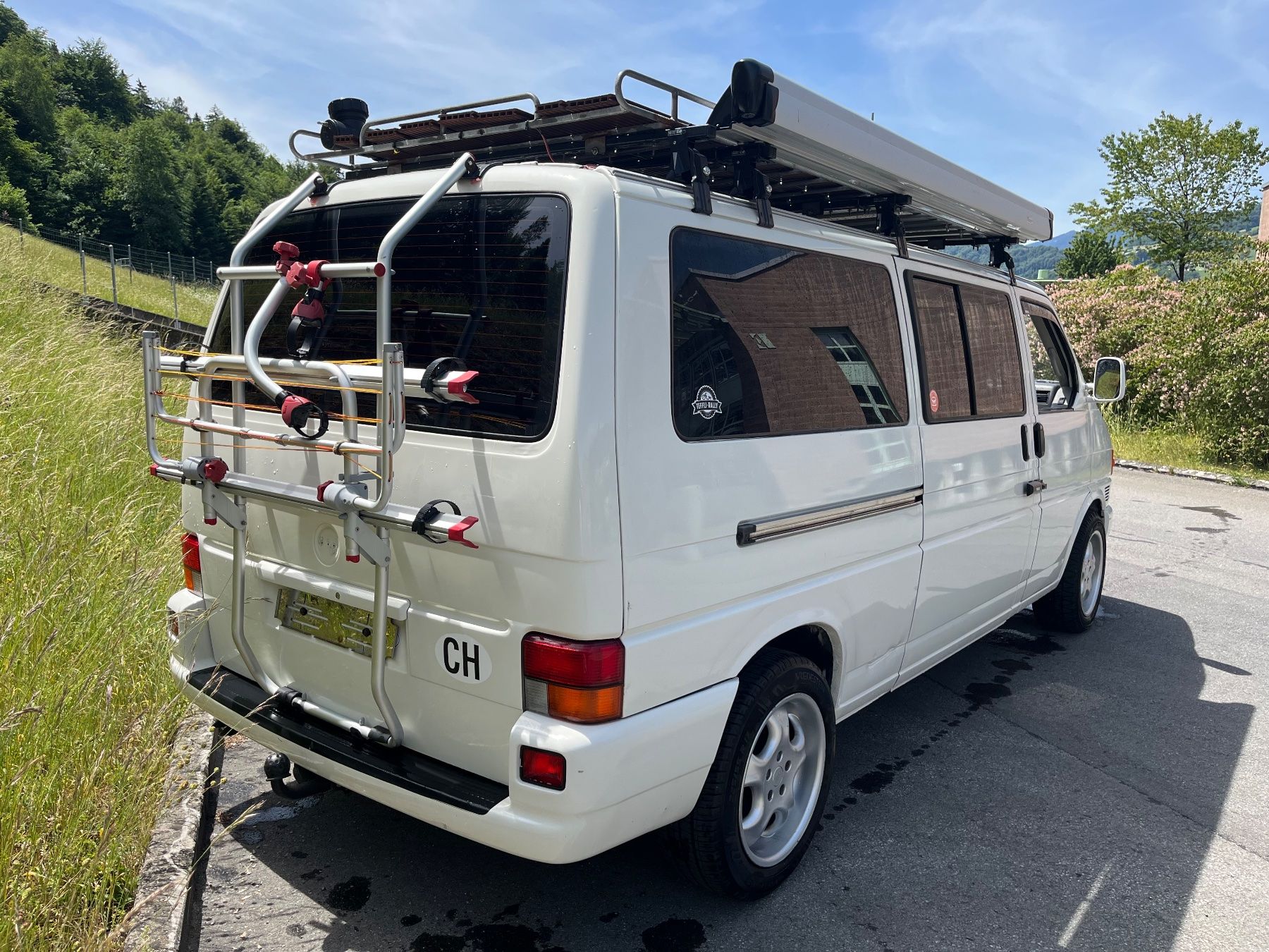 VW Camping Fahrzeuge: VW T4 2.5 TDI Camper, Langversion – Gebraucht aus Sachseln von sewa20 1