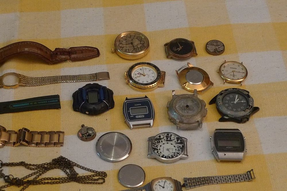 Orologi: UHRENTEILE-NR.1 – Difettoso da Bern venduto da bn1640 2