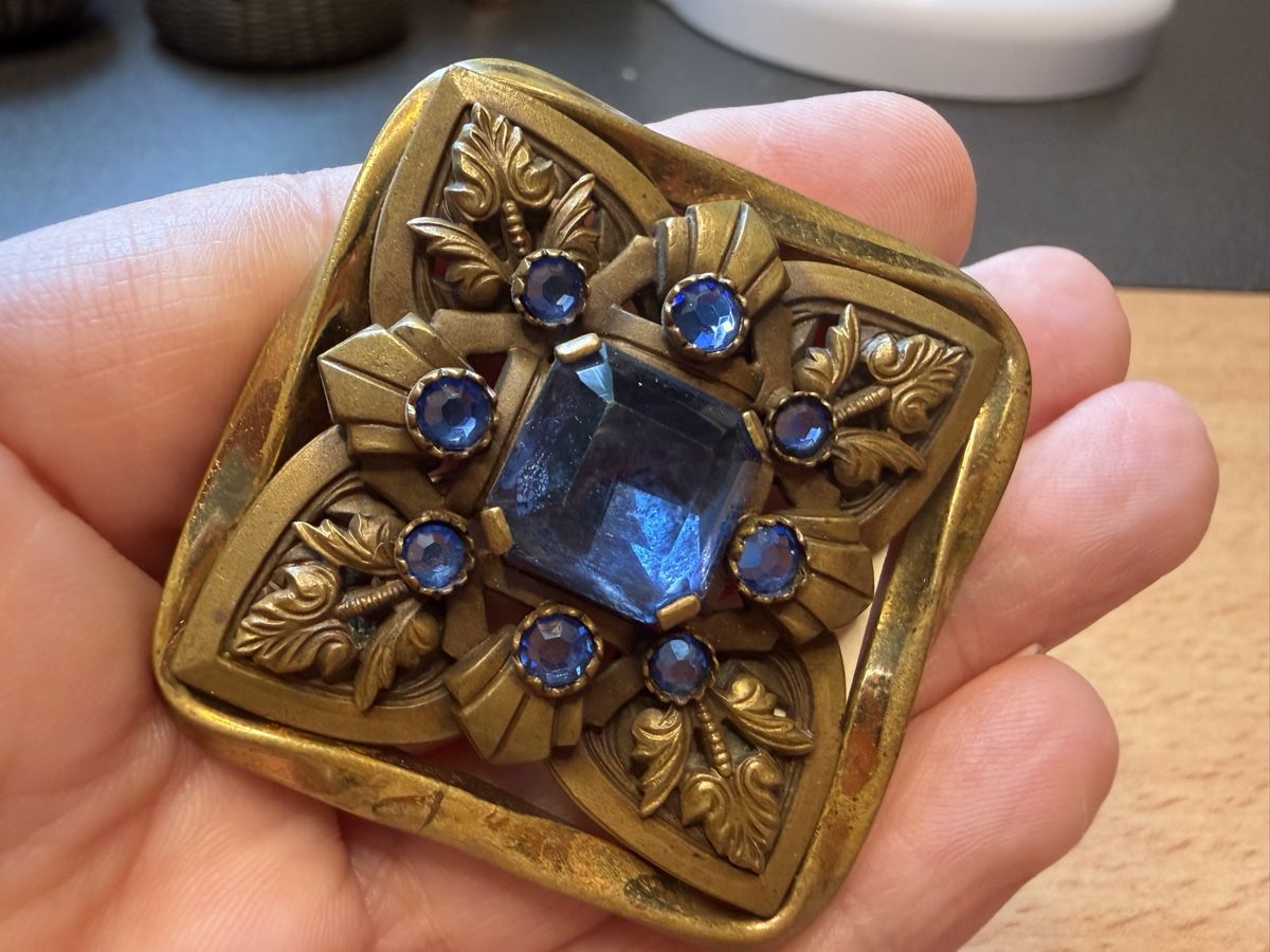 Broches & Aiguilles: Antike Brosche mit blauen Steinen – D'occasion à Lamone par LaCantinaMagica 1