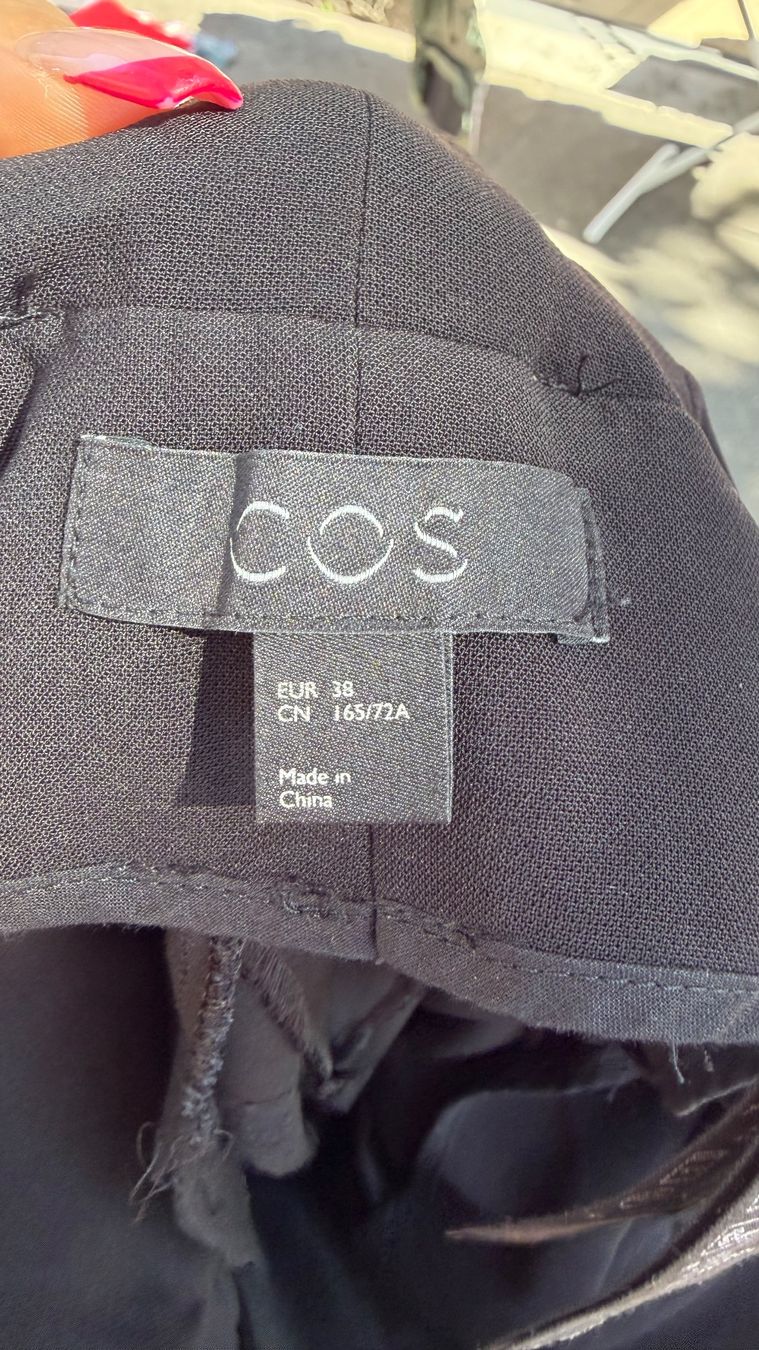 Cos Pantaloni: Stoffhose COS mit Bindegürtel schwarz Grösse 38 – Usato da Basel venduto da annakati 2
