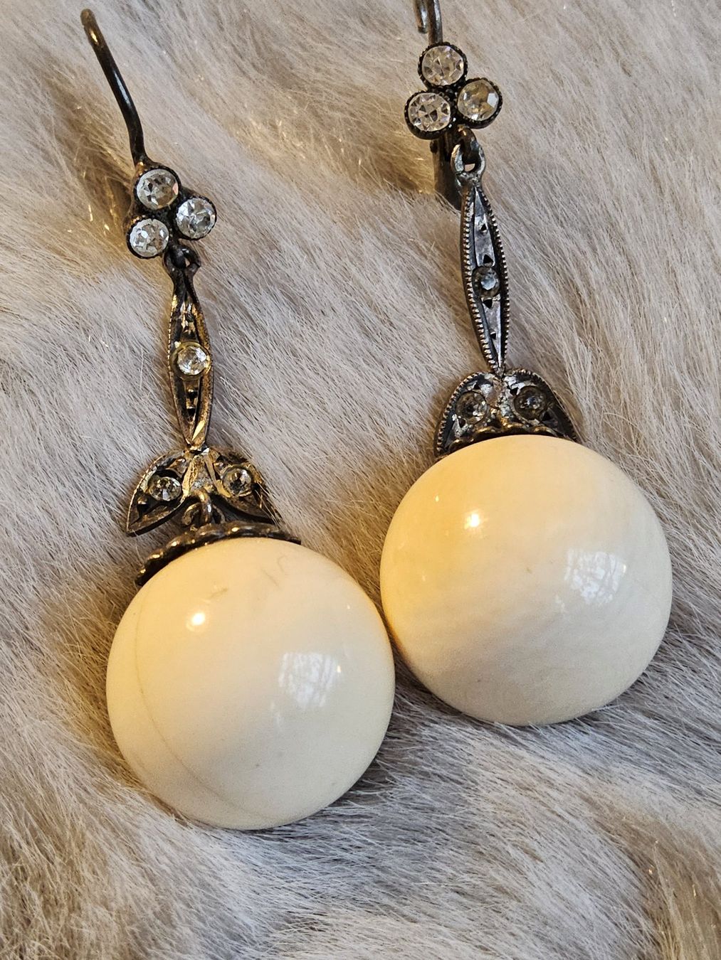 Orecchini pendenti & Orecchini a lobo: Antike exquisite Ohrhänger mit Bein /Glas, ca 1900 – Usato da Zürich venduto da gutsan 1