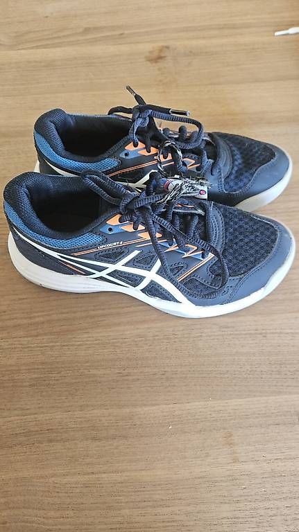 Scarpe per ragazzi: Asics Hallenschuh Gr. 35 – Usato da Wiedlisbach venduto da Papillon83
