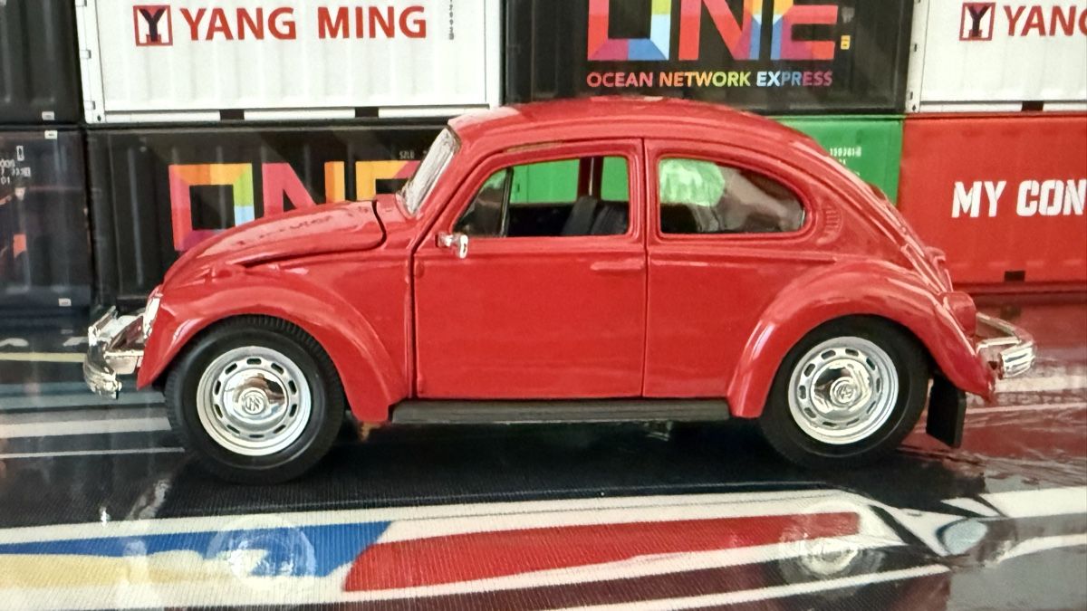 Volkswagen Modellini d'auto: VW Beetle Modellauto rot 1:24  – Nuovo (secondo la descrizione) da Basel venduto da Zomeg 6