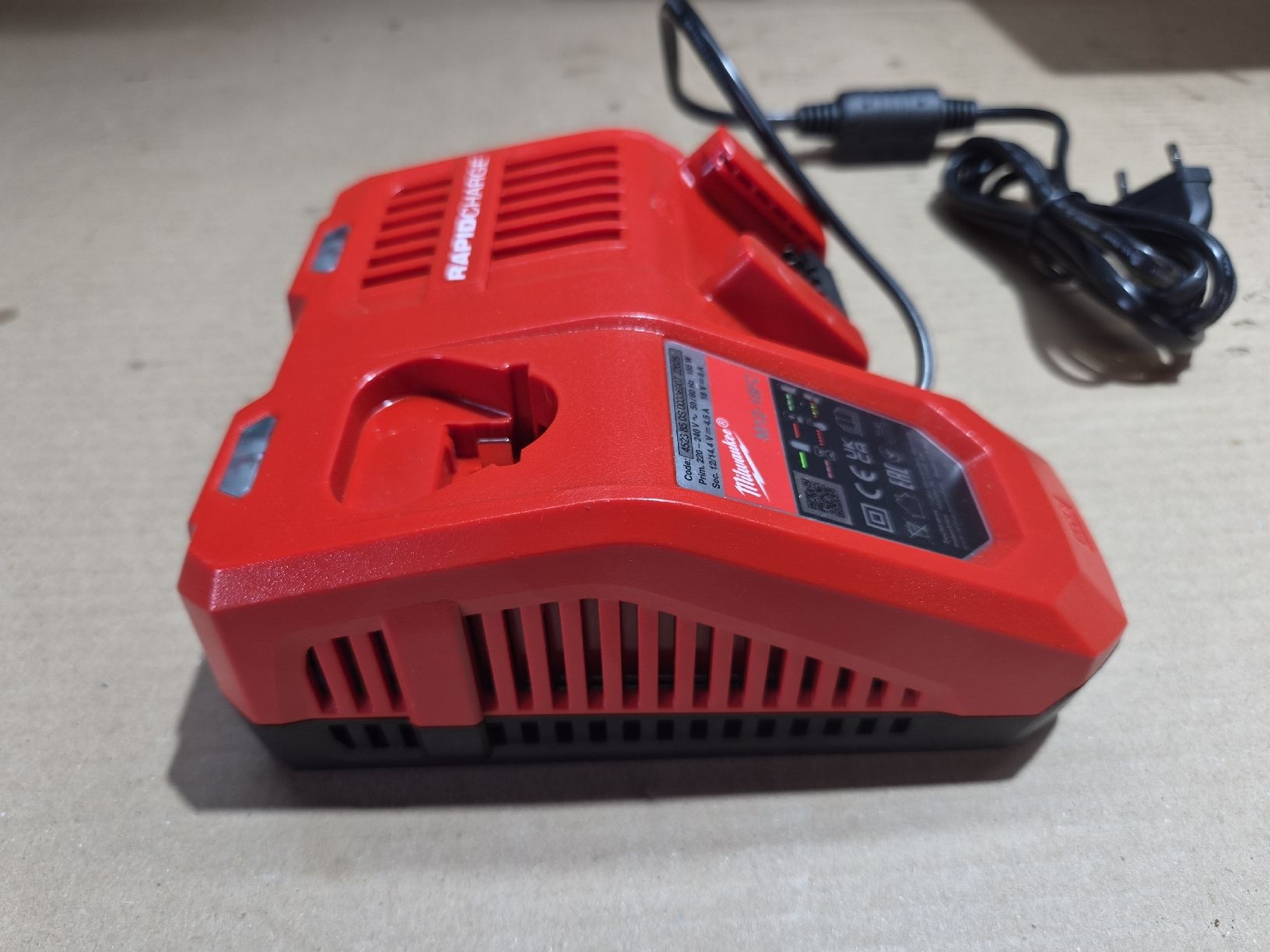 Milwaukee Akkus & Batterien: Milwaukee M12-18FC Ladegerät Neu – Neu und originalverpackt aus Reutigen von beore 3