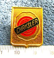CHRYSLER AUTO LOGO ANTIK KNOPFLOCH ABZEICHEN GOLDIG VINTAGE