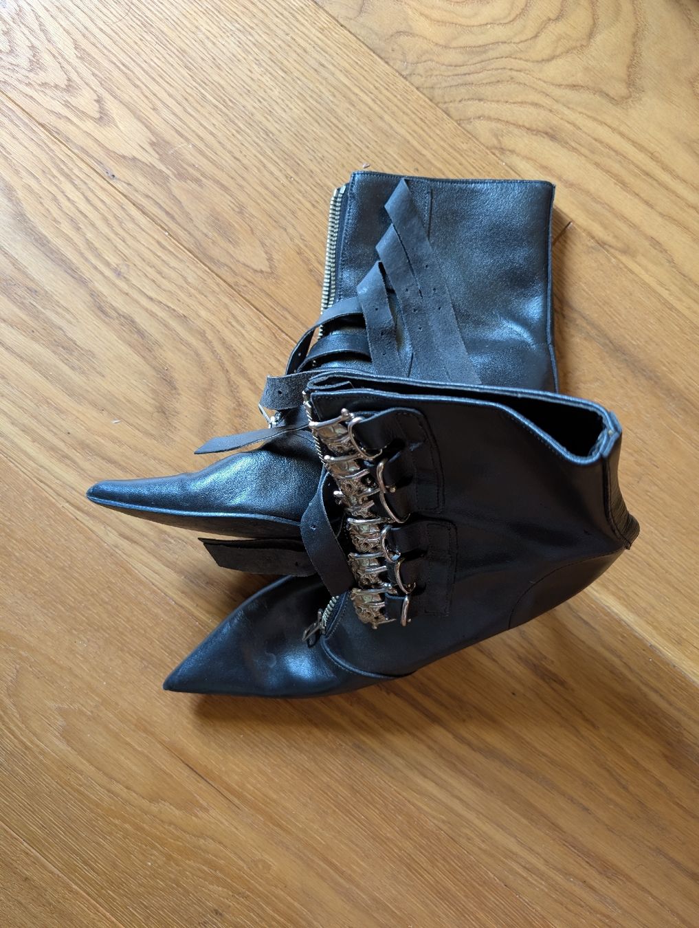 Scarpe da donna: Gothic Pikes Original mit Absatz – Usato da Bonstetten venduto da Ghwynnlian 1