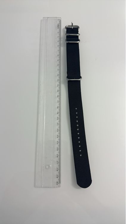 Bracciali & Braccialetti: Schwarzes Nato-Armband, 22mm, neuwertig, Top-Zustand! – Nuovo (secondo la descrizione) da Biel/Bienne venduto da Vintgare