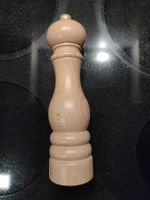 Peugeot Pfeffermühle aus Holz, Defekt