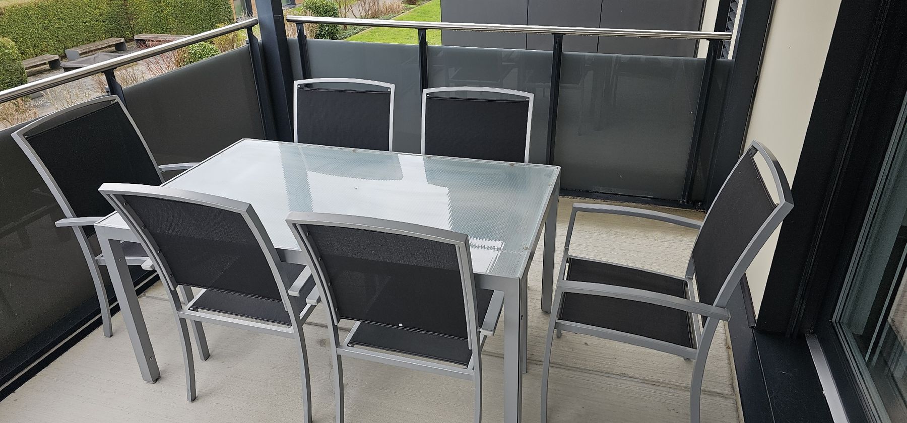 Tischset: Moderner Gartentisch mit 6 Stühlen, Alu/Glas – Gebraucht aus Weiningen TG von kur_z67x