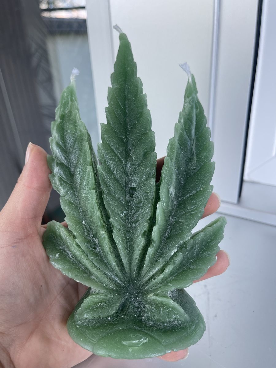 Kerzen: Cannabis Leaf Handmade Deco Candle – Gebraucht aus Wetzikon ZH von man_7mn7 2