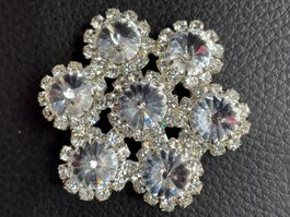 Broche vintage fleur de strass - élégante et festive!