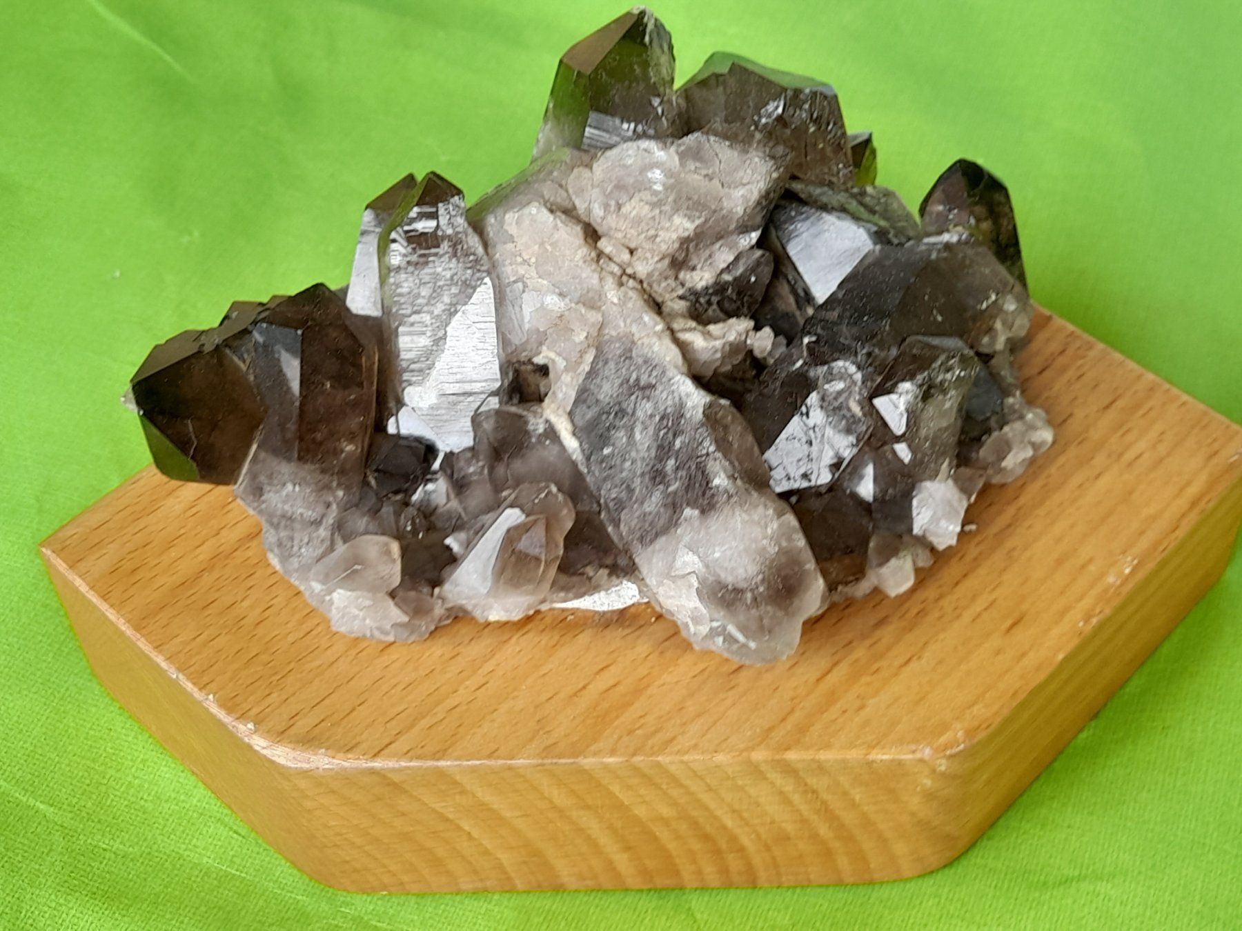Minerali & Pietre curative: Rauchquarz-Stufe – Usato da Aeschi b.Spiez venduto da 52_wochen 9