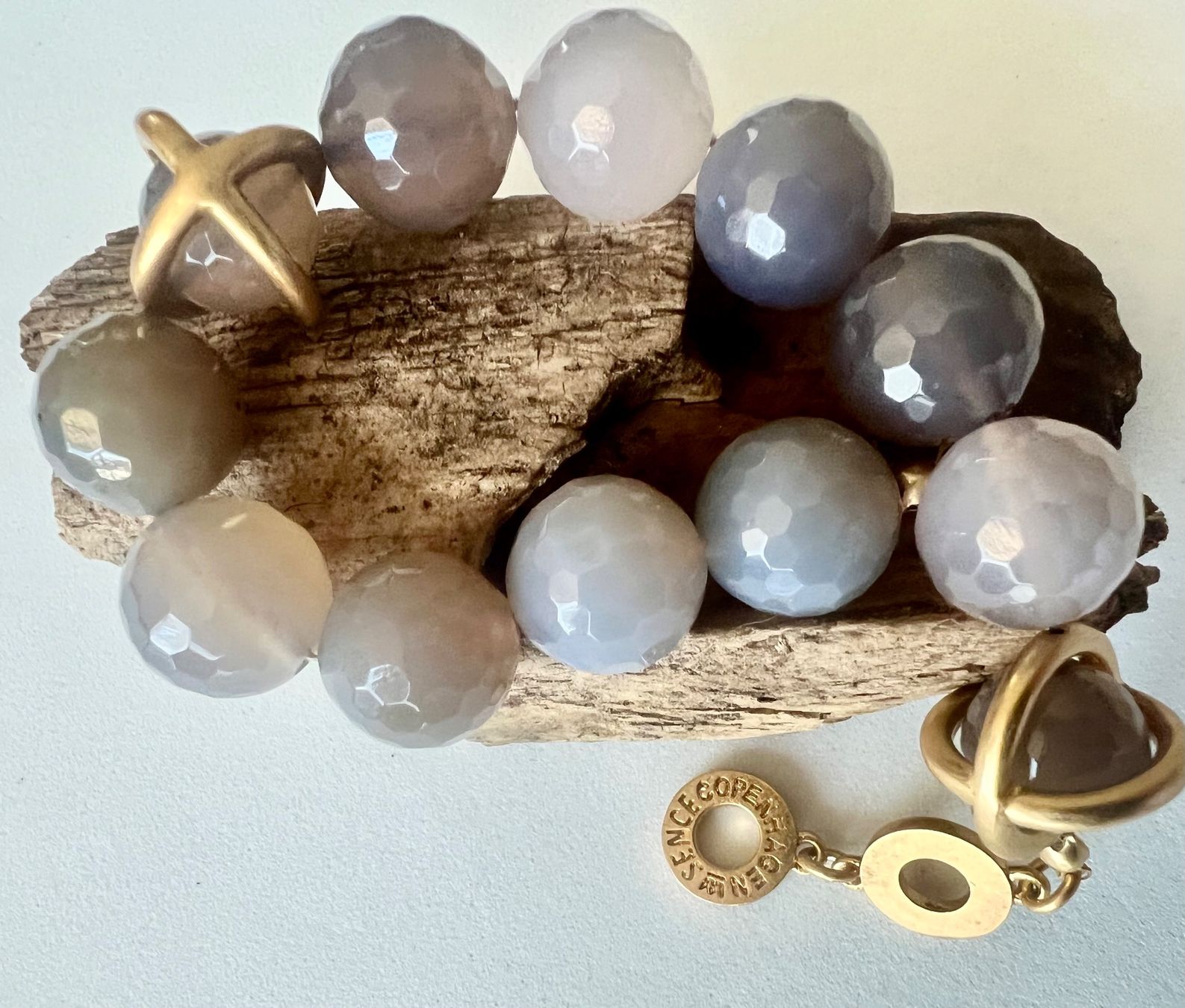 Sence Armbänder & -reifen: Sence Copenhagen Statement-Armband Chalcedon vergoldet – Gebraucht aus Ruswil von artbyhand 4