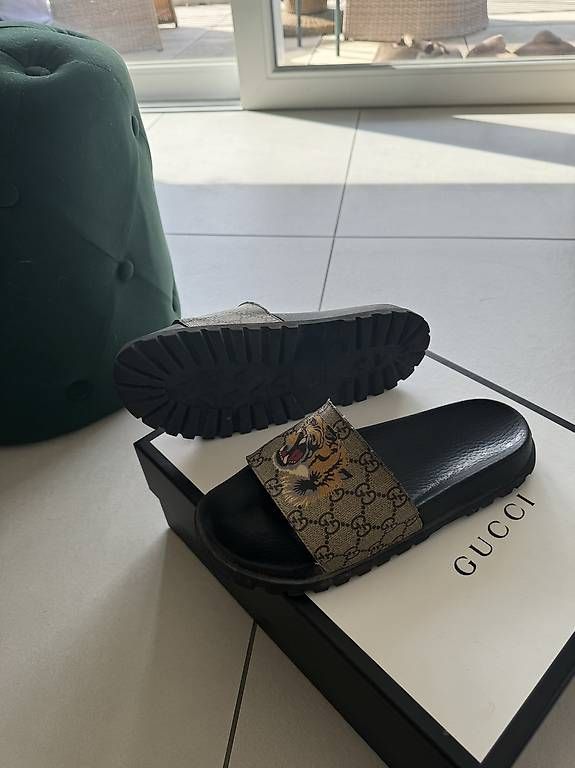 Gucci Chaussures hommes: Gucci Slipper – D'occasion à Wangen b. Olten par famyilmaz