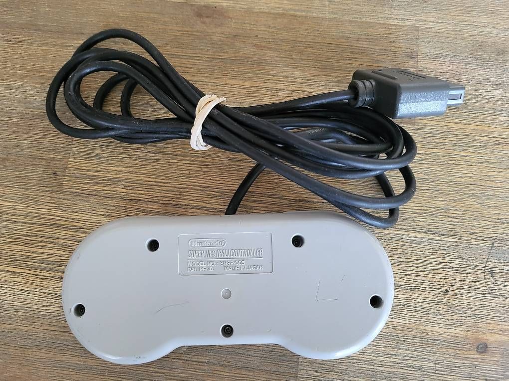 Nintendo Controller: Original Super Nintendo Controller / SNES – Gebraucht aus Ebertswil von  1