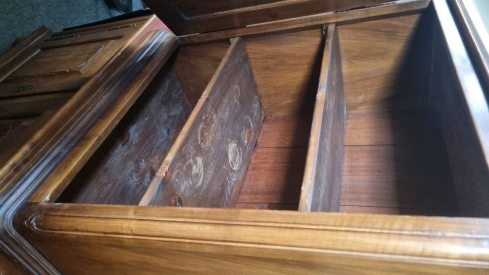 Commodes: Kleine eintürige Kommode Nussbaum – D'occasion à Flums par Flumsantik 4