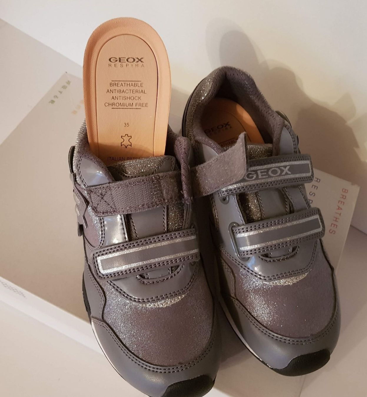 Geox Chaussures filles: Geox Sneaker mit Blinklicht Gr.35 – Neuf avec emballage d'origine à Reinach AG par innamac 6