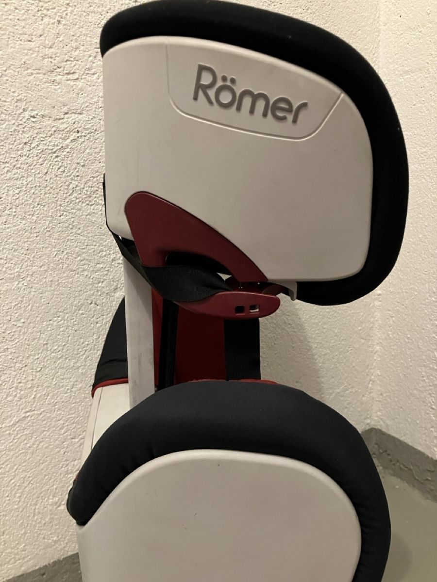 Britax Römer Seggiolini per auto: Römer Kindersitz KID XP, 15-36 kg – Usato da Cham venduto da gwuerz 2