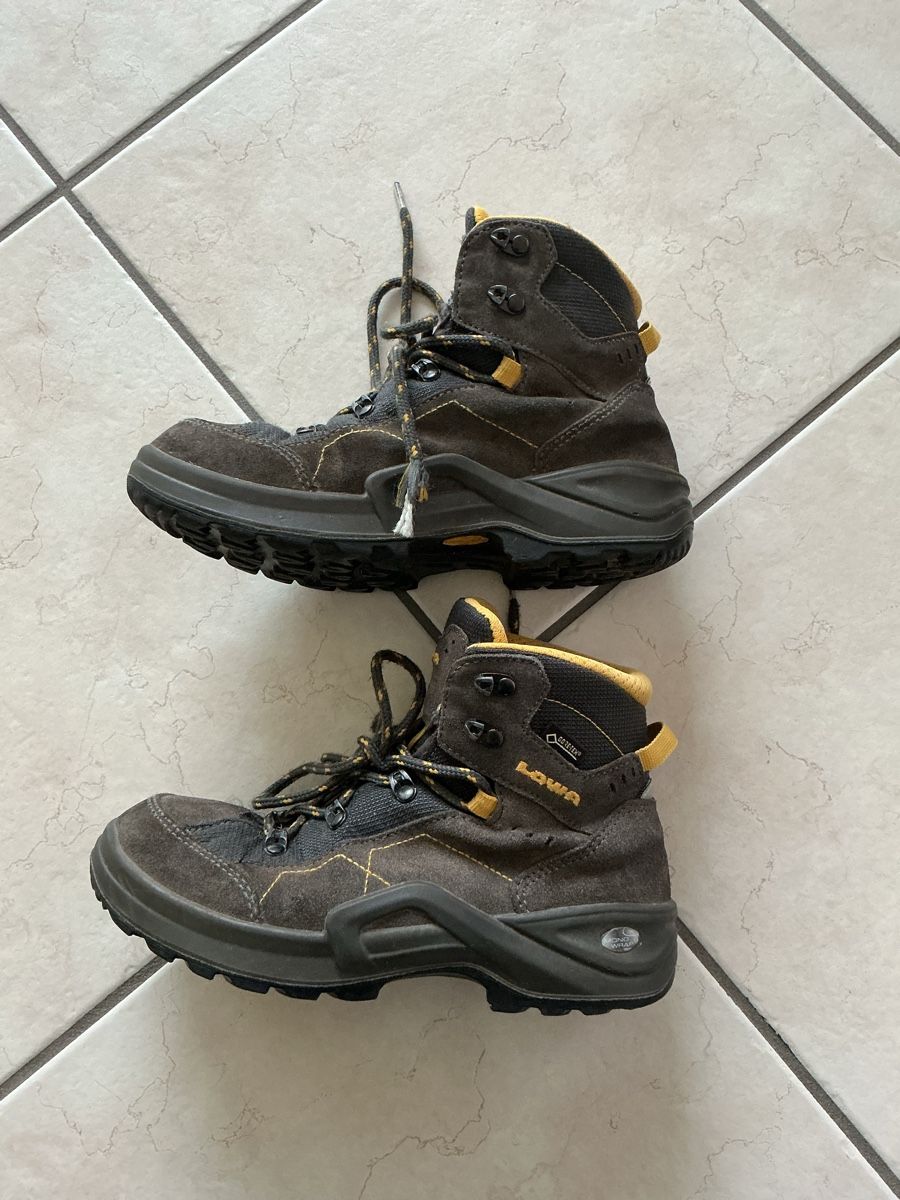 Lowa Scarpe per ragazzi: Lowa Wanderschuhe Größe 35 – Usato da Zimmerwald venduto da wuff81